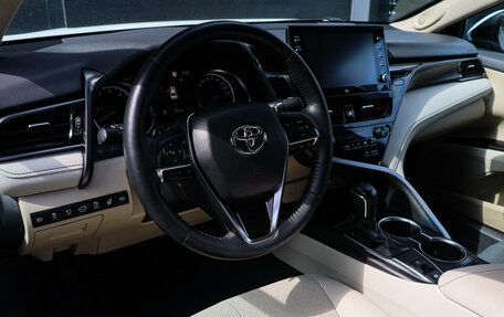 Toyota Camry, 2021 год, 3 800 000 рублей, 13 фотография