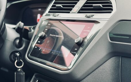 Volkswagen Tiguan II, 2017 год, 2 579 000 рублей, 19 фотография
