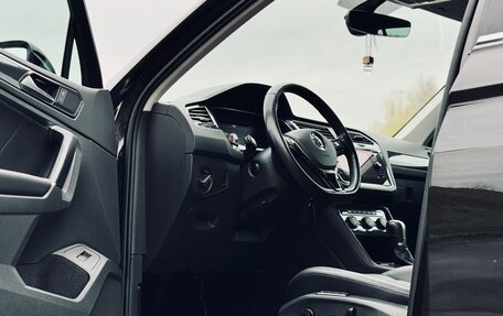 Volkswagen Tiguan II, 2017 год, 2 579 000 рублей, 33 фотография