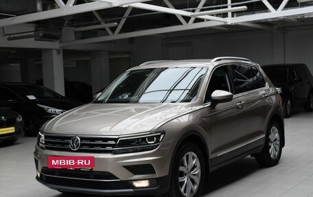 Volkswagen Tiguan II, 2018 год, 2 450 000 рублей, 3 фотография