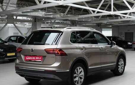 Volkswagen Tiguan II, 2018 год, 2 450 000 рублей, 7 фотография