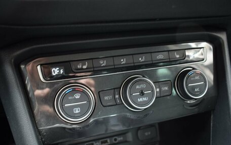 Volkswagen Tiguan II, 2018 год, 2 450 000 рублей, 15 фотография