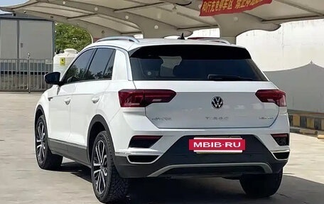 Volkswagen T-Roc I, 2022 год, 1 287 000 рублей, 2 фотография