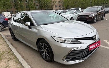 Toyota Camry, 2021 год, 3 200 000 рублей, 2 фотография