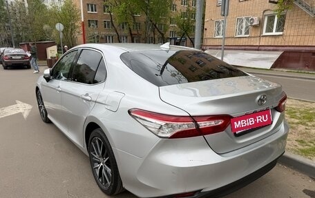 Toyota Camry, 2021 год, 3 200 000 рублей, 6 фотография
