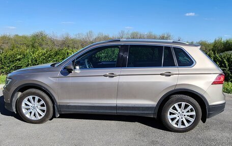 Volkswagen Tiguan II, 2017 год, 2 360 000 рублей, 2 фотография