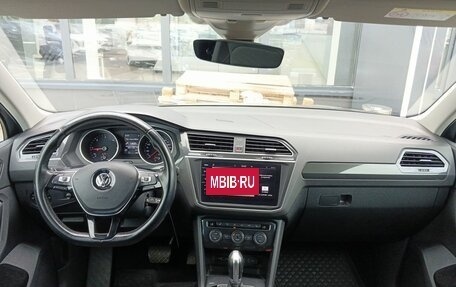 Volkswagen Tiguan II, 2018 год, 2 499 000 рублей, 11 фотография