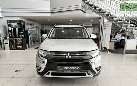Mitsubishi Outlander III рестайлинг 3, 2022 год, 3 170 000 рублей, 2 фотография