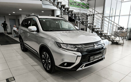 Mitsubishi Outlander III рестайлинг 3, 2022 год, 3 170 000 рублей, 3 фотография