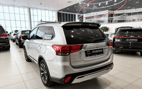 Mitsubishi Outlander III рестайлинг 3, 2022 год, 3 170 000 рублей, 7 фотография