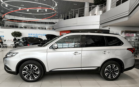Mitsubishi Outlander III рестайлинг 3, 2022 год, 3 170 000 рублей, 8 фотография