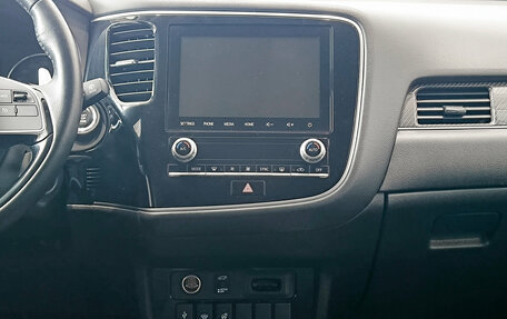 Mitsubishi Outlander III рестайлинг 3, 2022 год, 3 170 000 рублей, 15 фотография