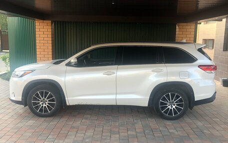 Toyota Highlander III, 2017 год, 4 000 000 рублей, 2 фотография