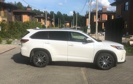 Toyota Highlander III, 2017 год, 4 000 000 рублей, 3 фотография