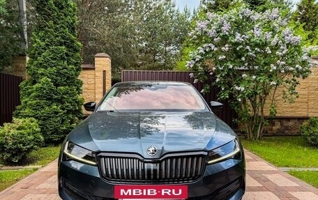 Skoda Superb III рестайлинг, 2021 год, 2 600 000 рублей, 2 фотография