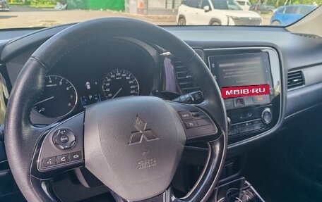 Mitsubishi Outlander III рестайлинг 3, 2018 год, 2 150 000 рублей, 2 фотография