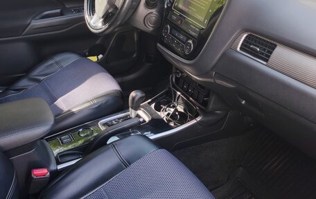 Mitsubishi Outlander III рестайлинг 3, 2018 год, 2 150 000 рублей, 11 фотография