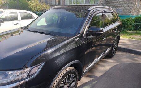 Mitsubishi Outlander III рестайлинг 3, 2018 год, 2 150 000 рублей, 14 фотография