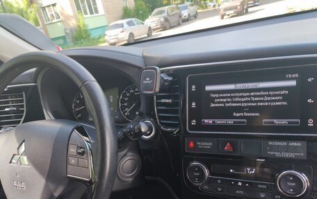 Mitsubishi Outlander III рестайлинг 3, 2018 год, 2 150 000 рублей, 12 фотография