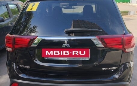 Mitsubishi Outlander III рестайлинг 3, 2018 год, 2 150 000 рублей, 7 фотография
