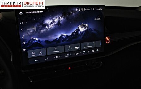 Toyota Highlander, 2025 год, 5 690 000 рублей, 24 фотография