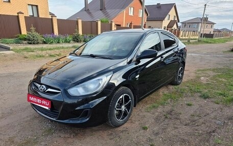Hyundai Solaris II рестайлинг, 2011 год, 650 000 рублей, 3 фотография
