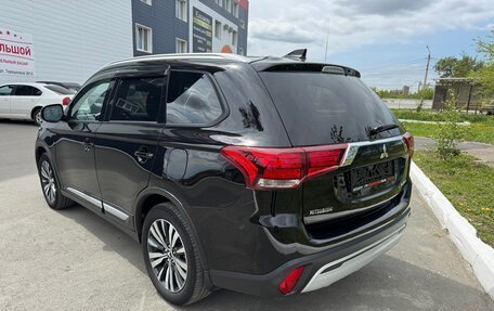 Mitsubishi Outlander III рестайлинг 3, 2020 год, 2 550 000 рублей, 8 фотография