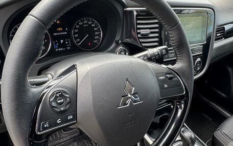 Mitsubishi Outlander III рестайлинг 3, 2020 год, 2 550 000 рублей, 11 фотография