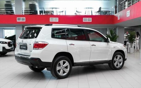 Toyota Highlander III, 2011 год, 1 790 000 рублей, 2 фотография