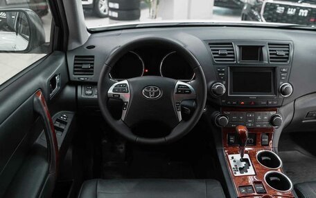 Toyota Highlander III, 2011 год, 1 790 000 рублей, 6 фотография