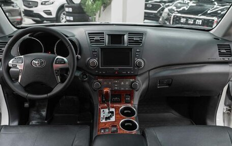 Toyota Highlander III, 2011 год, 1 790 000 рублей, 8 фотография