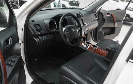 Toyota Highlander III, 2011 год, 1 790 000 рублей, 12 фотография