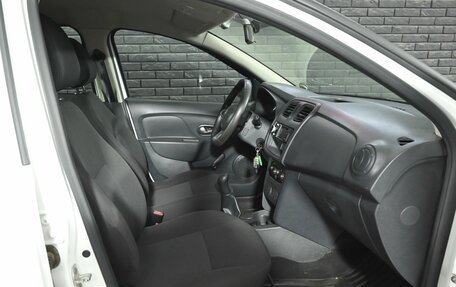 Renault Logan II, 2019 год, 800 000 рублей, 10 фотография