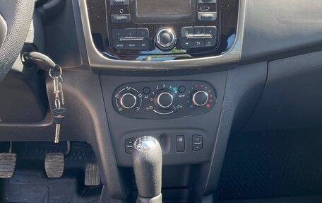 Renault Logan II, 2015 год, 750 000 рублей, 9 фотография