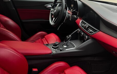Alfa Romeo Giulia II, 2019 год, 3 000 000 рублей, 12 фотография