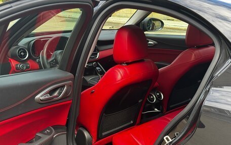 Alfa Romeo Giulia II, 2019 год, 3 000 000 рублей, 18 фотография