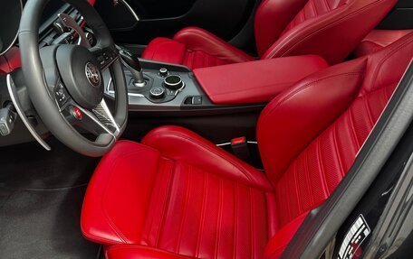 Alfa Romeo Giulia II, 2019 год, 3 000 000 рублей, 23 фотография
