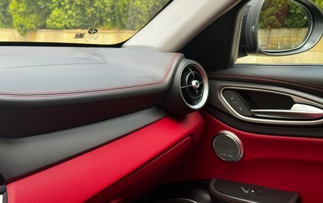 Alfa Romeo Giulia II, 2019 год, 3 000 000 рублей, 21 фотография
