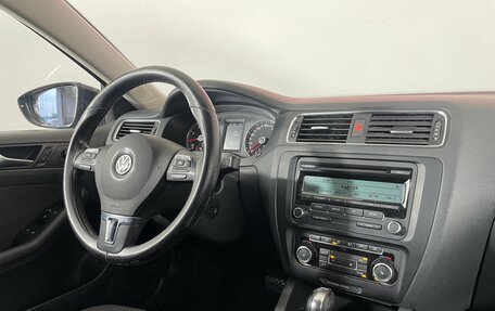 Volkswagen Jetta VI, 2011 год, 1 040 000 рублей, 13 фотография