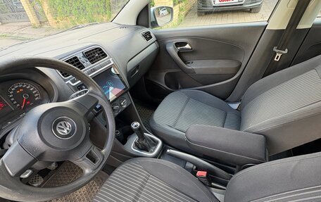 Volkswagen Polo VI (EU Market), 2011 год, 650 000 рублей, 30 фотография