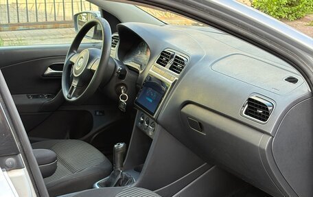 Volkswagen Polo VI (EU Market), 2011 год, 650 000 рублей, 34 фотография
