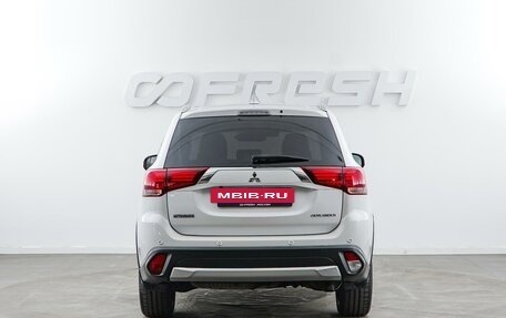 Mitsubishi Outlander III рестайлинг 3, 2017 год, 2 299 050 рублей, 4 фотография
