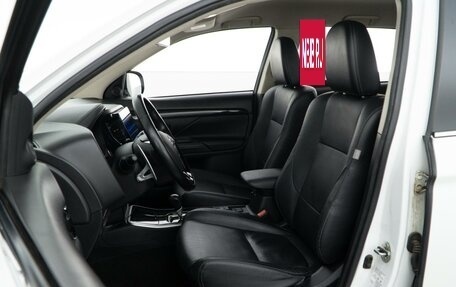Mitsubishi Outlander III рестайлинг 3, 2017 год, 2 299 050 рублей, 10 фотография
