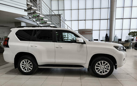 Toyota Land Cruiser Prado 150 рестайлинг 2, 2018 год, 4 315 000 рублей, 5 фотография