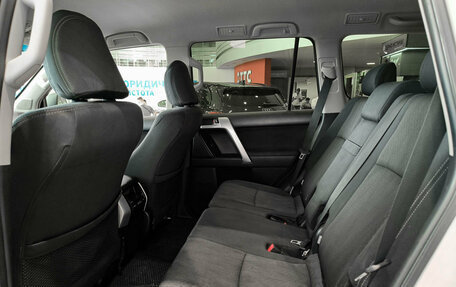 Toyota Land Cruiser Prado 150 рестайлинг 2, 2018 год, 4 315 000 рублей, 15 фотография