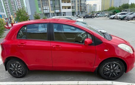 Toyota Yaris III рестайлинг, 2008 год, 700 000 рублей, 2 фотография