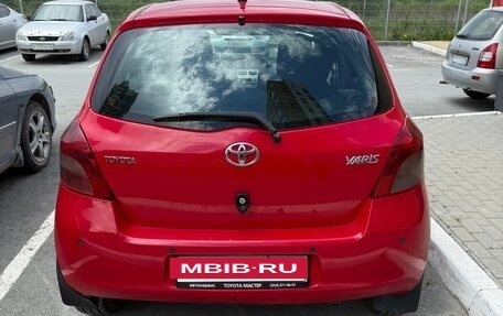 Toyota Yaris III рестайлинг, 2008 год, 700 000 рублей, 3 фотография