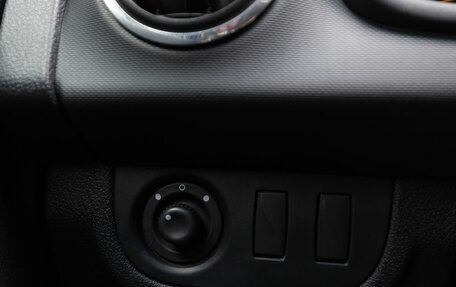 Renault Logan II, 2019 год, 799 000 рублей, 16 фотография