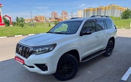 Toyota Land Cruiser Prado 150 рестайлинг 2, 2021 год, 6 100 000 рублей, 1 фотография