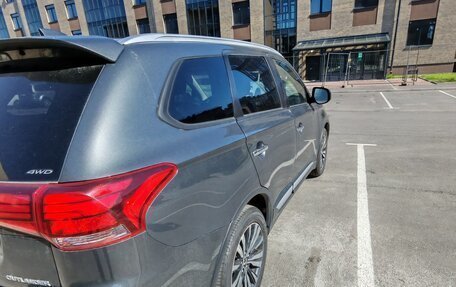 Mitsubishi Outlander III рестайлинг 3, 2019 год, 1 985 000 рублей, 8 фотография